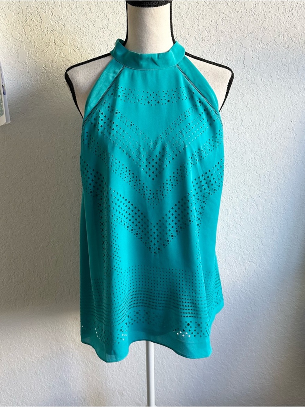 Worthington Turquoise Halter Top with Laser Cut Detail Size XL Sleeveless NEW